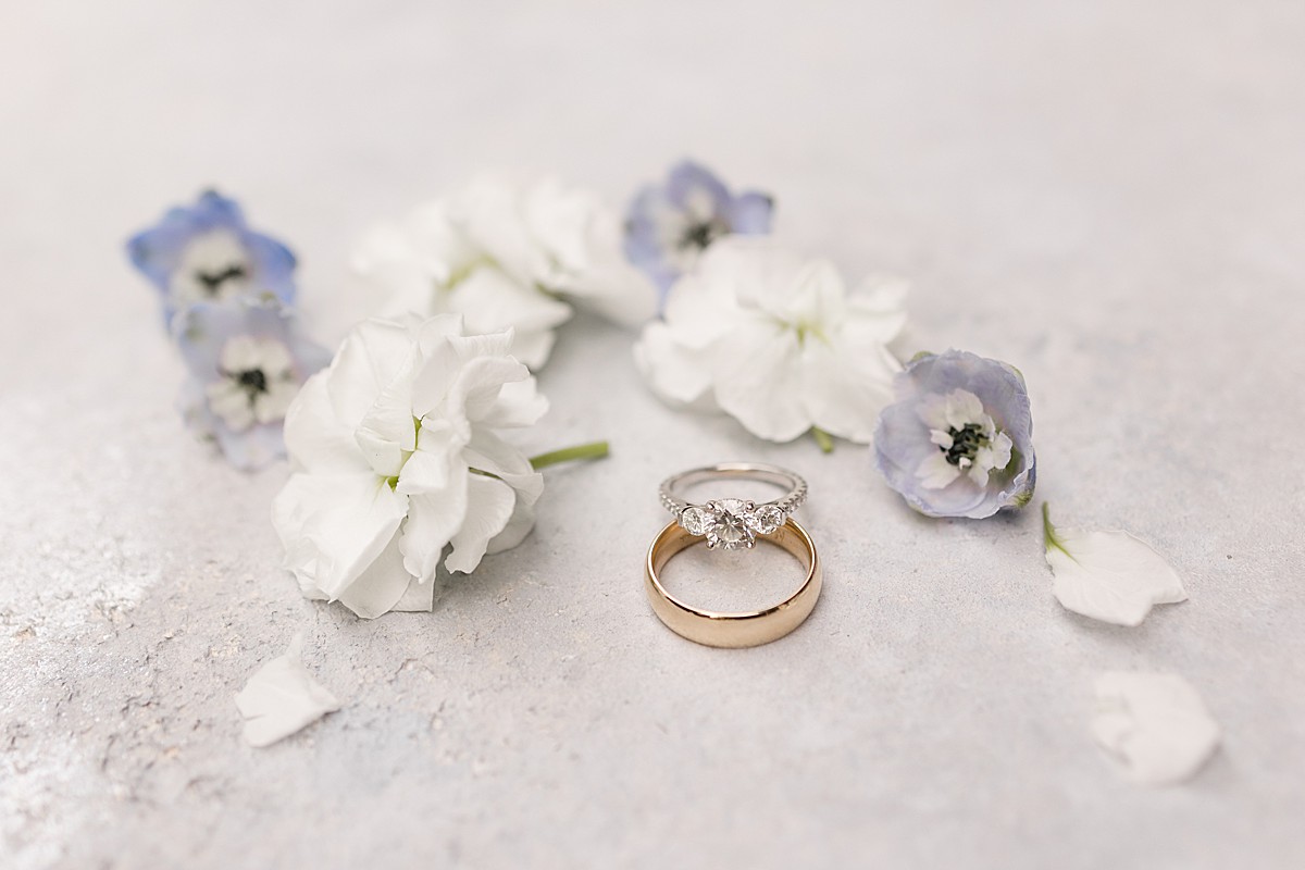 Wedding rings with blue flowers